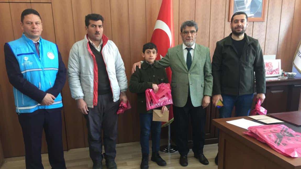 Öğrencimiz Mehmet BASUM DİB Gençlik Bilgi Yarışması İl 1.si Olmuştur.